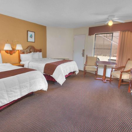 Travelodge Inn & Suites By Wyndham Yucca Valley/Joshua Tree Bagian luar foto