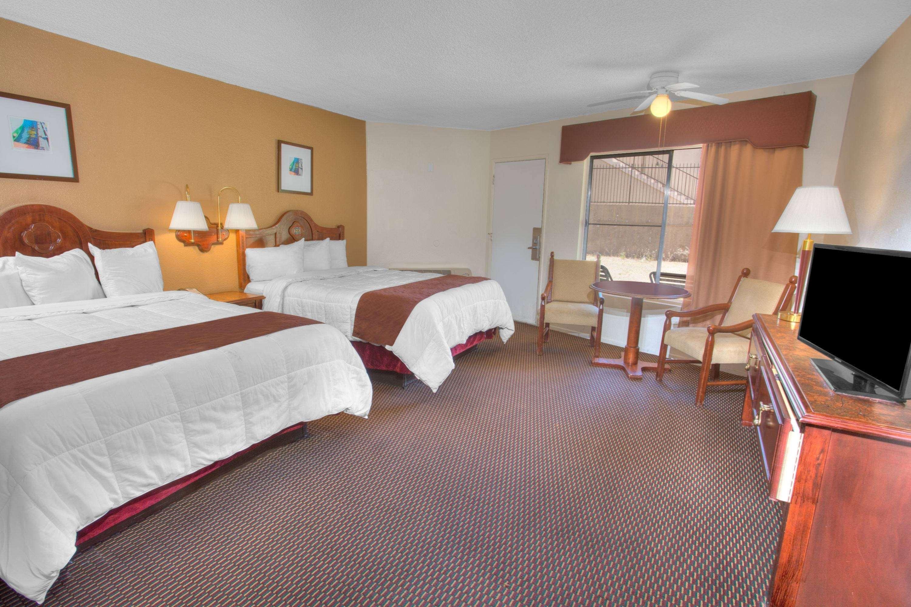 Travelodge Inn & Suites By Wyndham Yucca Valley/Joshua Tree Bagian luar foto