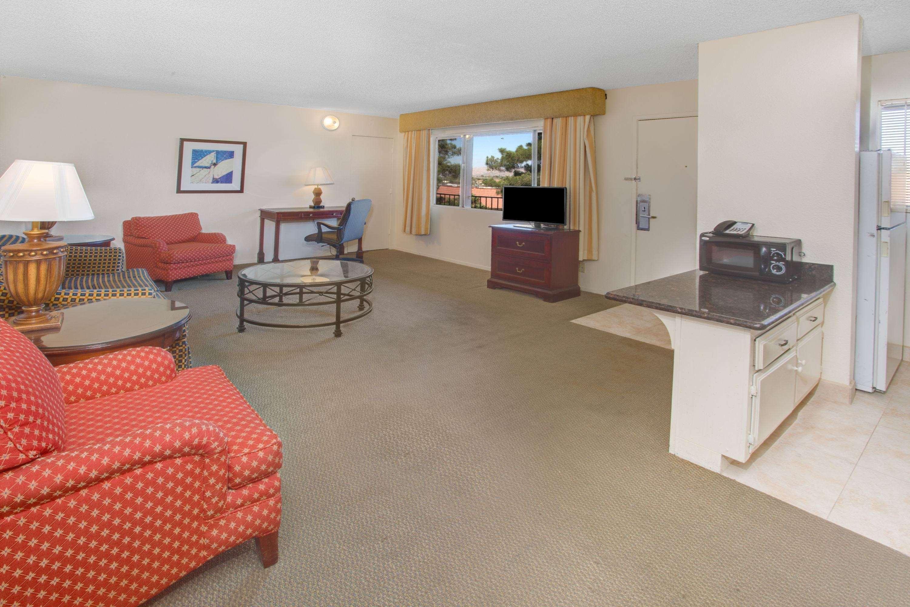 Travelodge Inn & Suites By Wyndham Yucca Valley/Joshua Tree Bagian luar foto